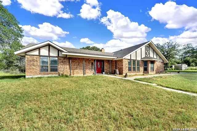 110 Post Oak Floresville, TX 78114