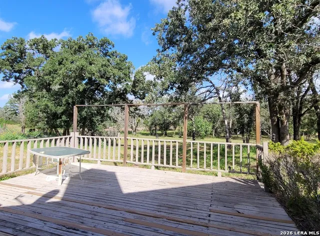 110 Post Oak Floresville, TX 78114