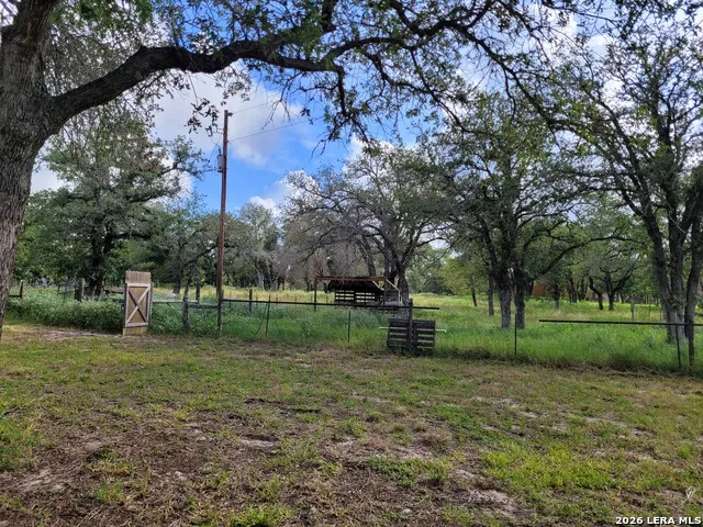 110 Post Oak Floresville, TX 78114