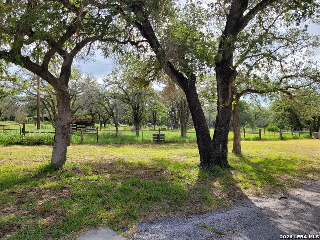 110 Post Oak Floresville, TX 78114