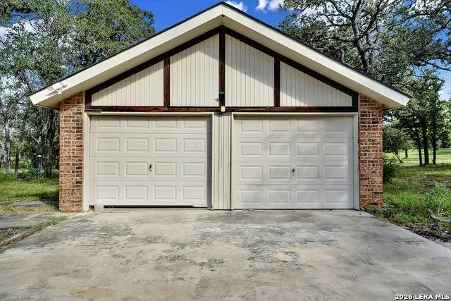 110 Post Oak Floresville, TX 78114
