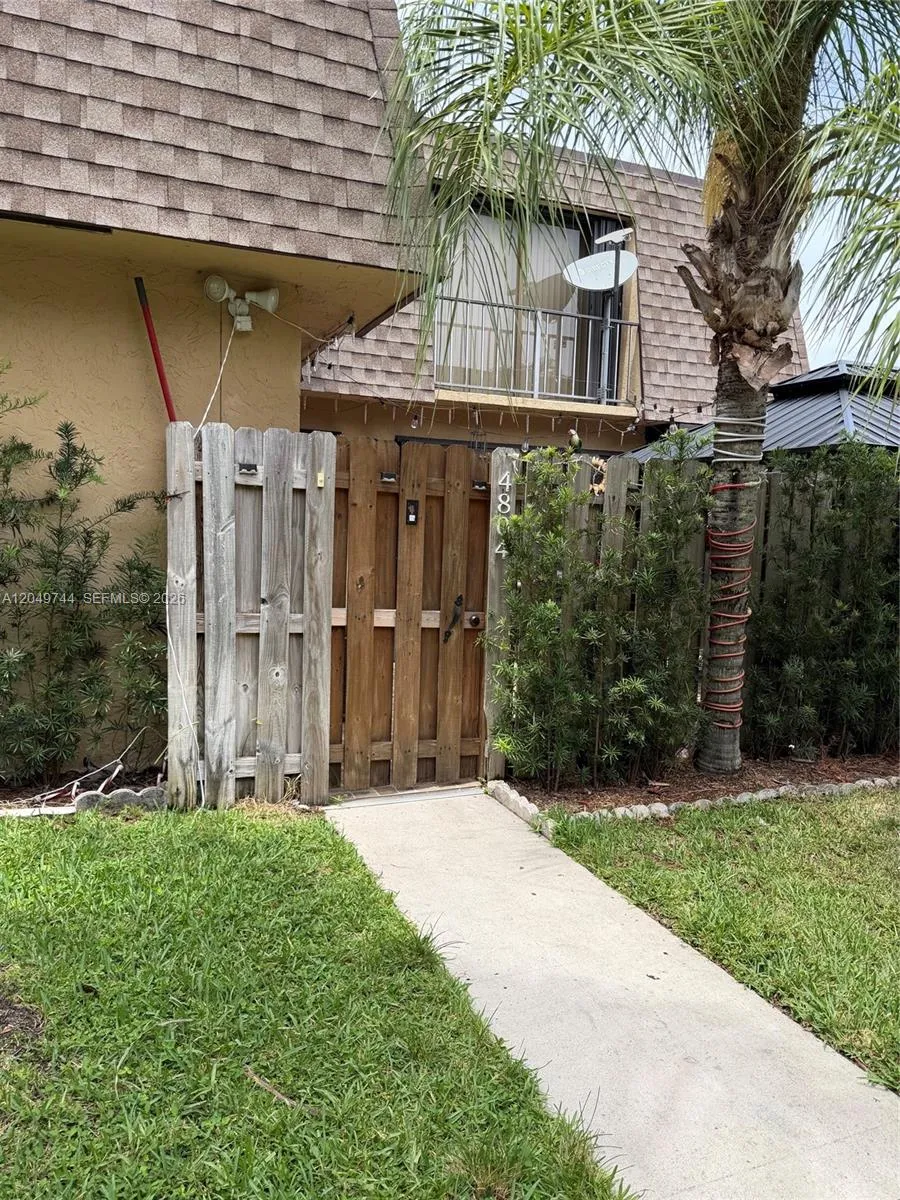 4804 Waterview Cir Palm Springs, FL 33461