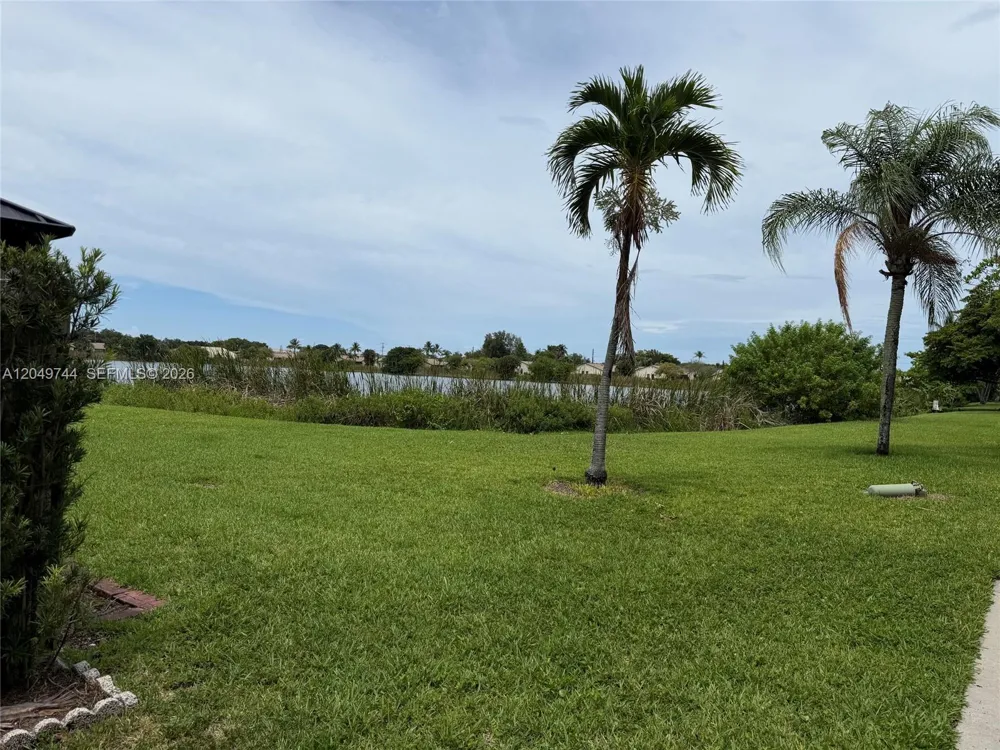 4804 Waterview Cir Palm Springs, FL 33461