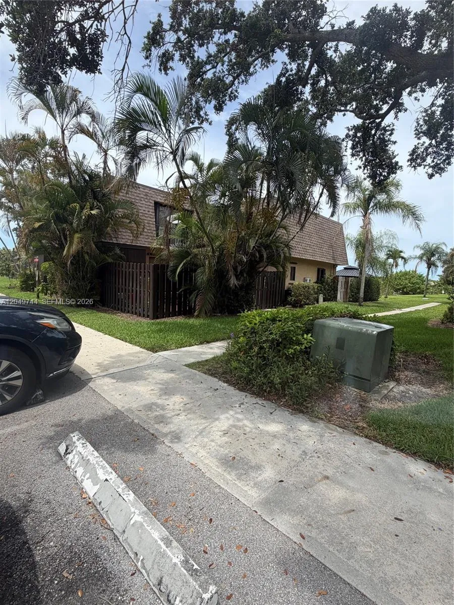 4804 Waterview Cir Palm Springs, FL 33461