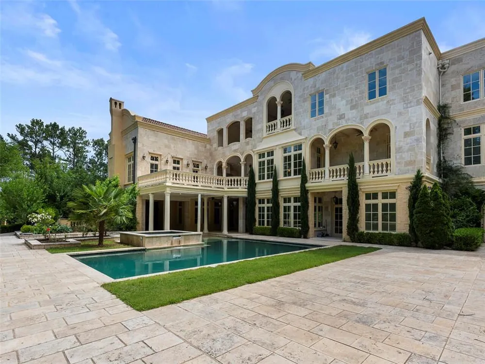 6420 Riverside Drive NW Sandy Springs, GA 30328
