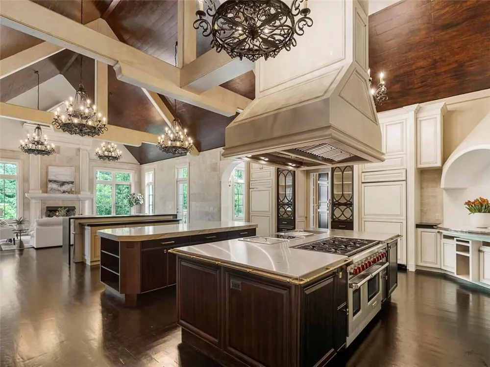 6420 Riverside Drive NW Sandy Springs, GA 30328