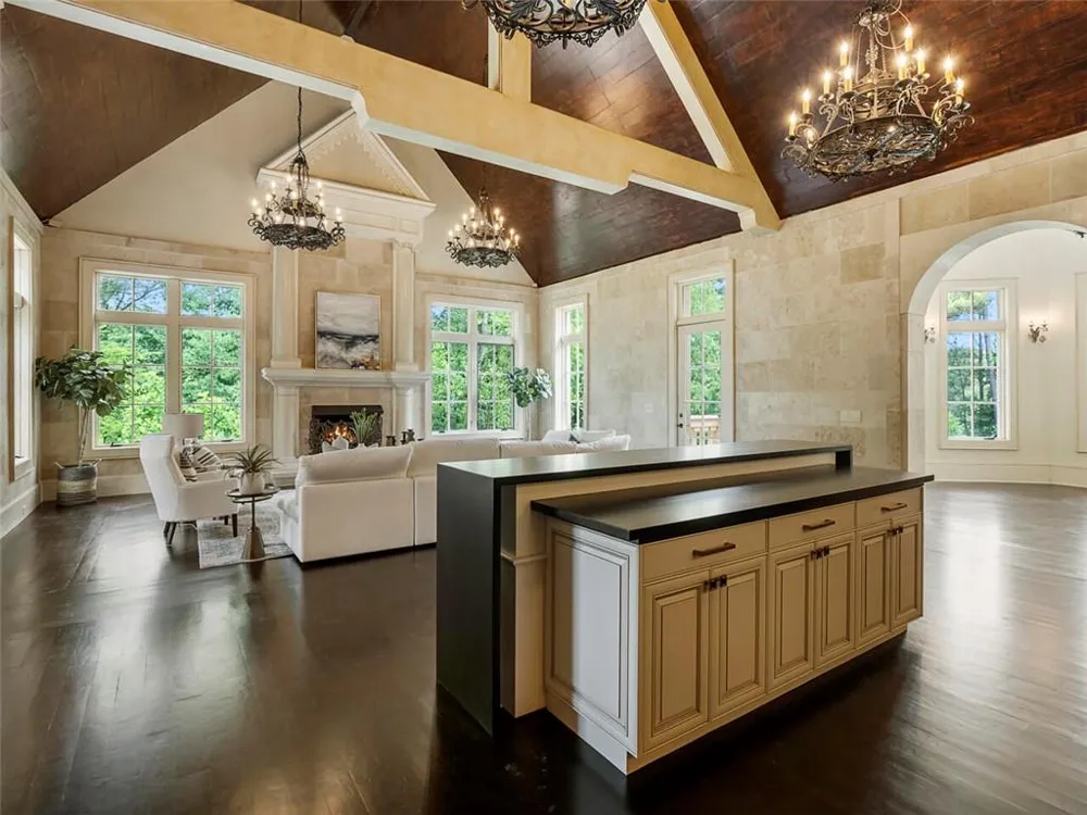 6420 Riverside Drive NW Sandy Springs, GA 30328