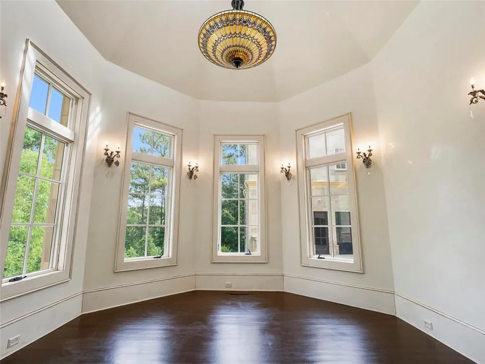 6420 Riverside Drive NW Sandy Springs, GA 30328