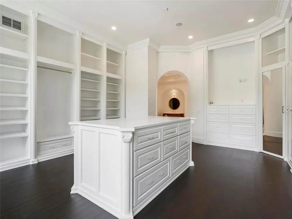 6420 Riverside Drive NW Sandy Springs, GA 30328