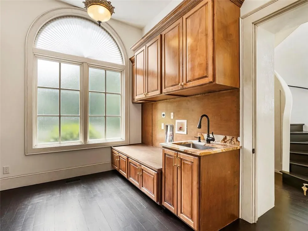 6420 Riverside Drive NW Sandy Springs, GA 30328