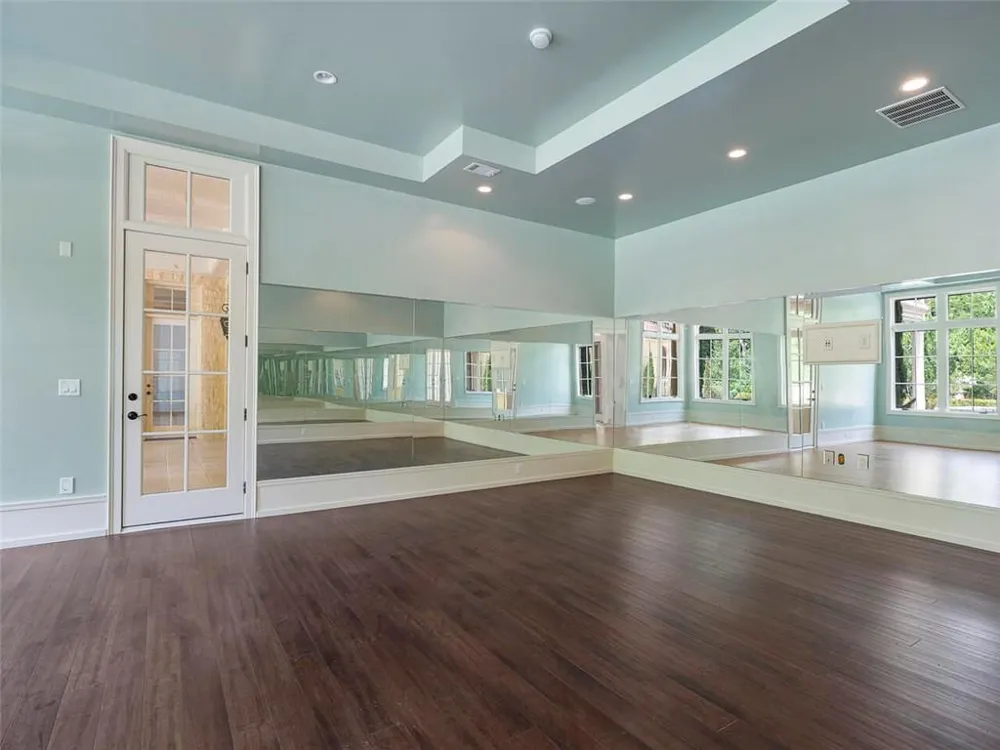 6420 Riverside Drive NW Sandy Springs, GA 30328