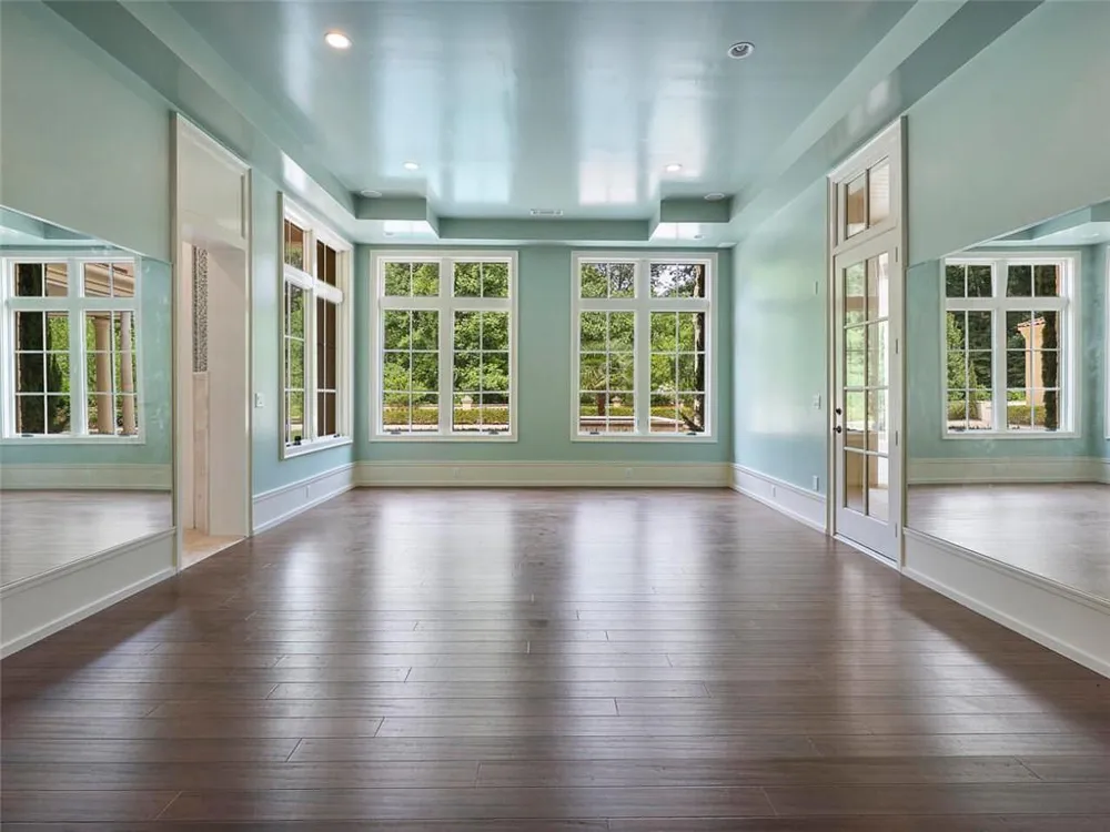 6420 Riverside Drive NW Sandy Springs, GA 30328