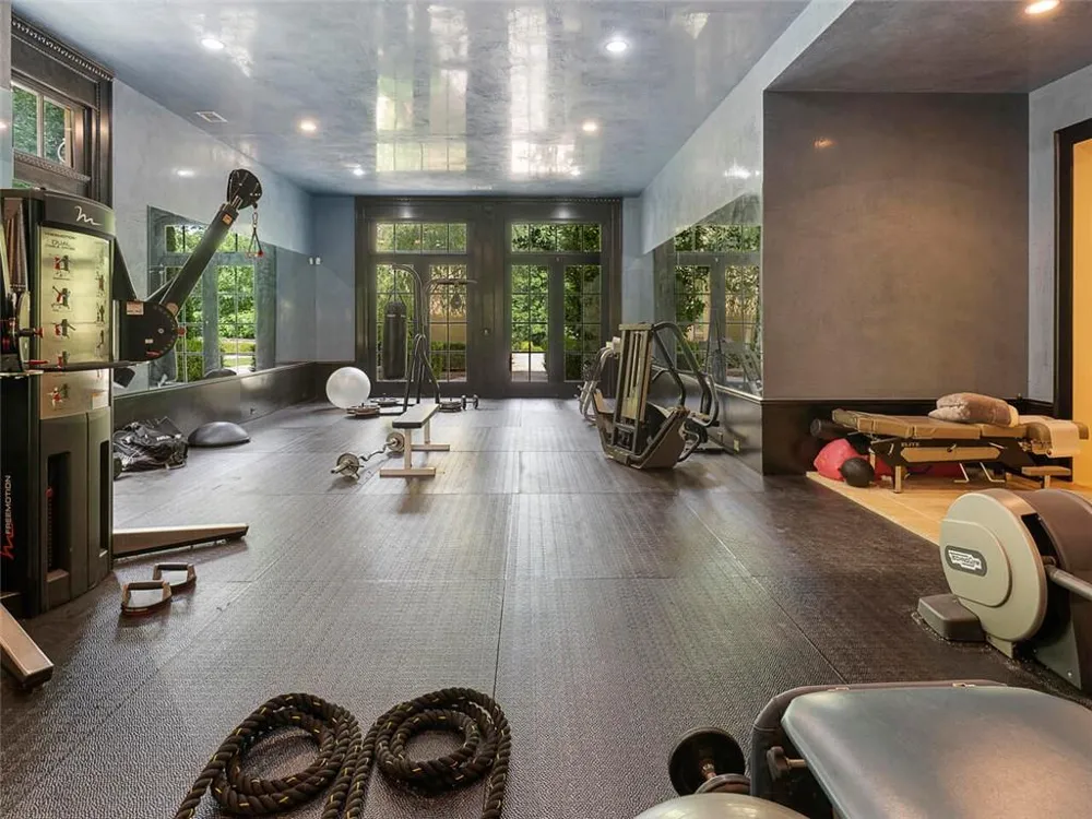 6420 Riverside Drive NW Sandy Springs, GA 30328
