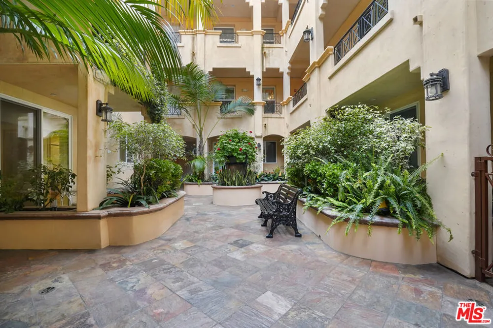 16123 W Sunset Boulevard #202 Pacific Palisades, CA 90272