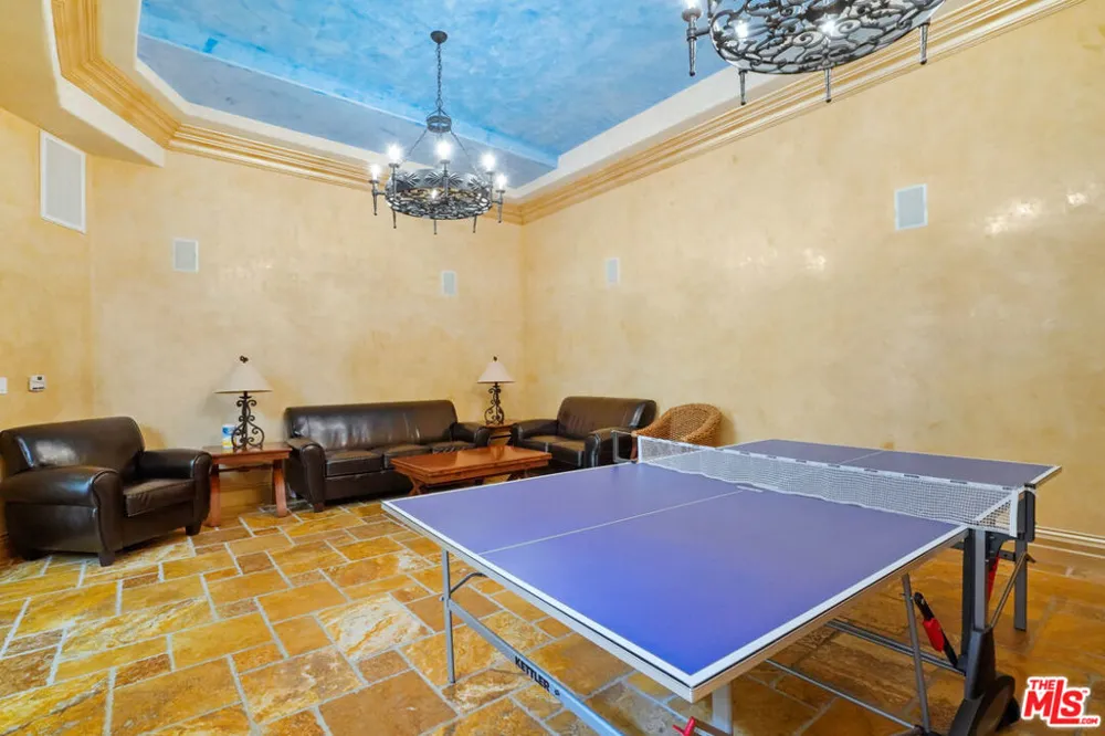 16123 W Sunset Boulevard #202 Pacific Palisades, CA 90272