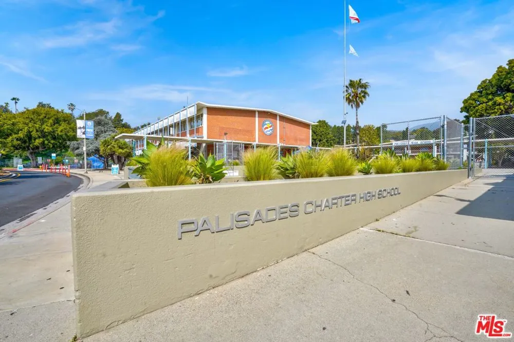 16123 W Sunset Boulevard #202 Pacific Palisades, CA 90272