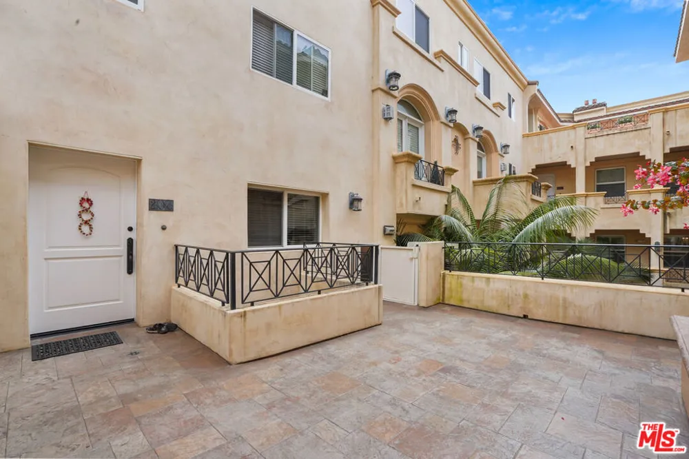 16123 W Sunset Boulevard #202 Pacific Palisades, CA 90272