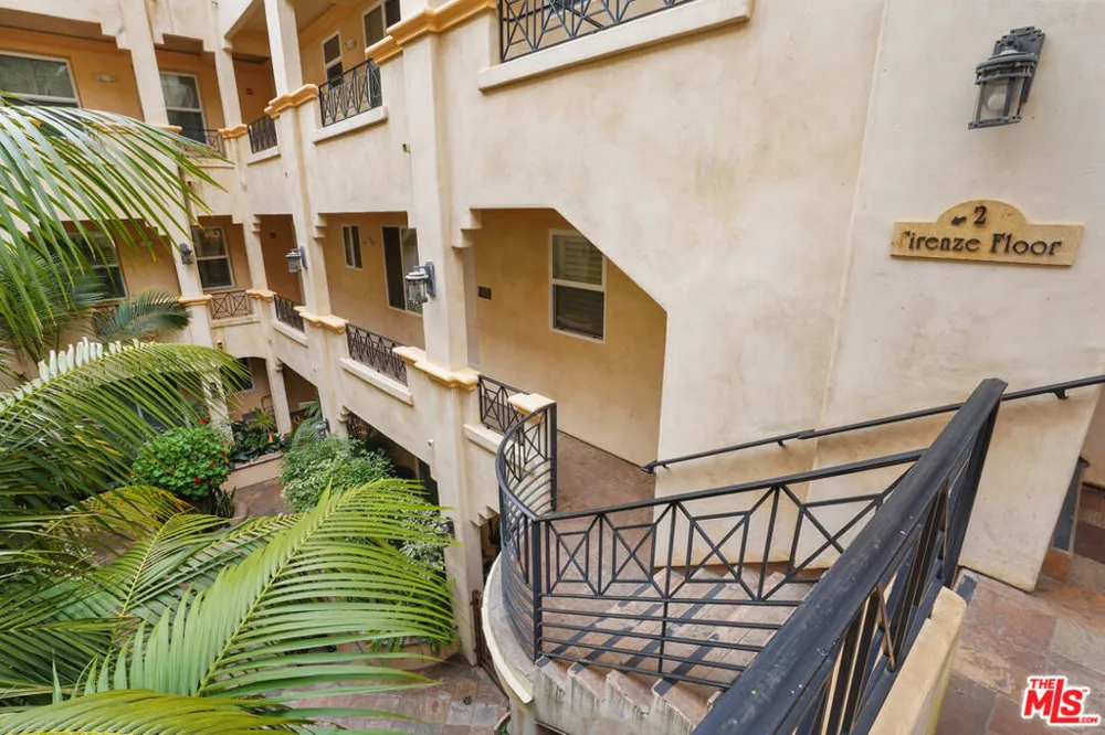 16123 W Sunset Boulevard #202 Pacific Palisades, CA 90272