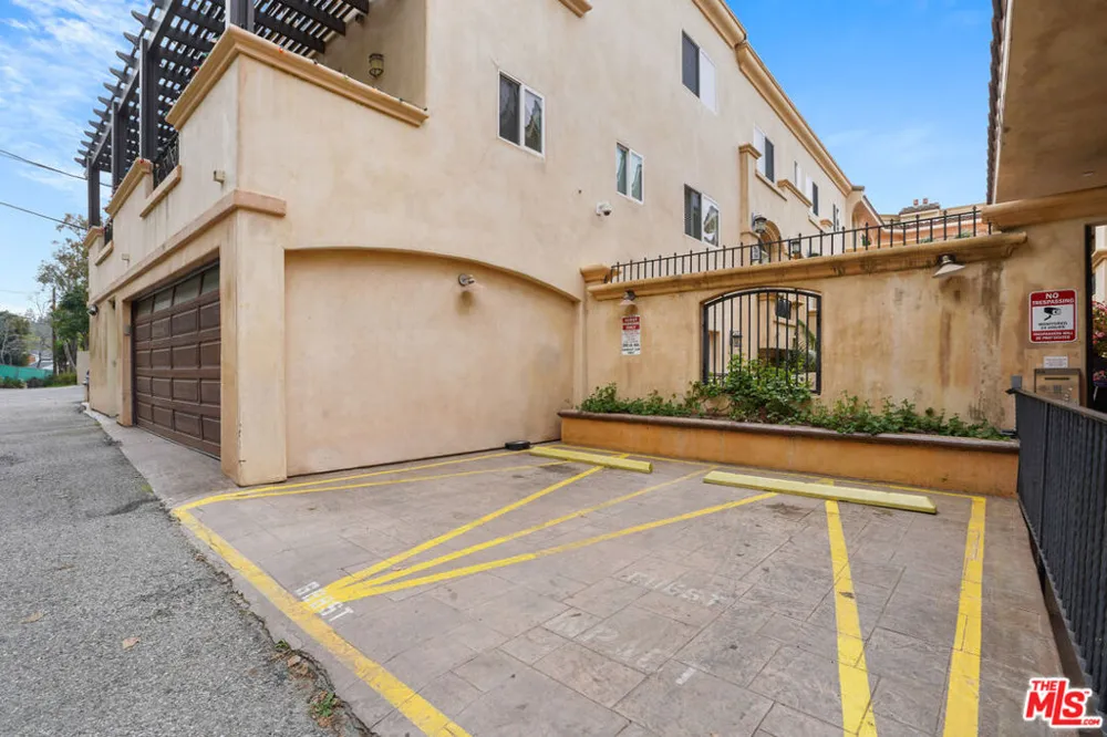 16123 W Sunset Boulevard #202 Pacific Palisades, CA 90272