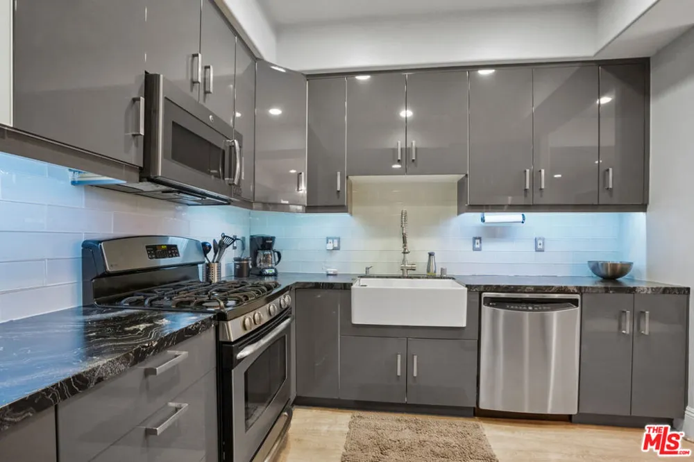 16123 W Sunset Boulevard #202 Pacific Palisades, CA 90272