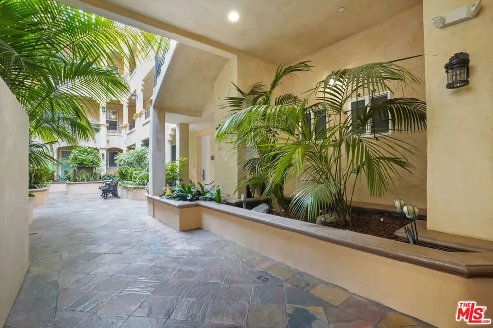 16123 W Sunset Boulevard #202 Pacific Palisades, CA 90272