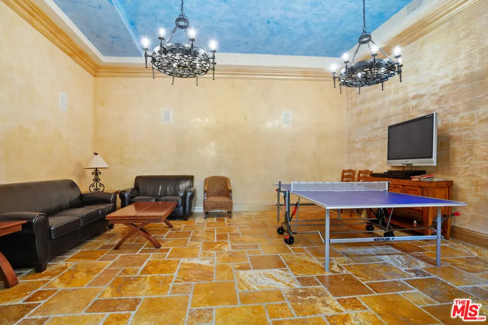 16123 W Sunset Boulevard #202 Pacific Palisades, CA 90272