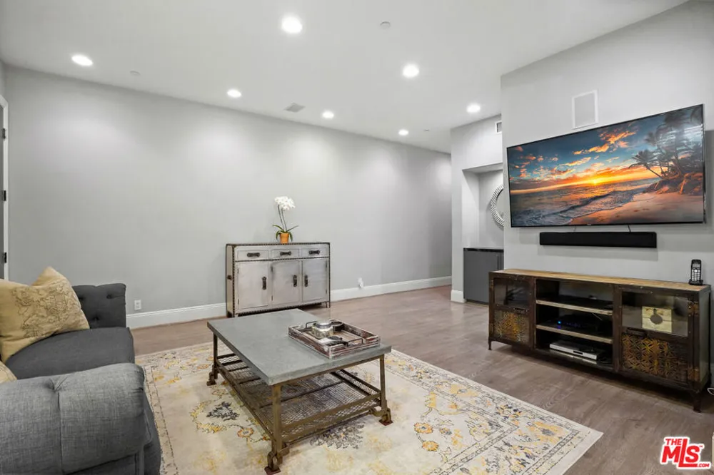 16123 W Sunset Boulevard #202 Pacific Palisades, CA 90272