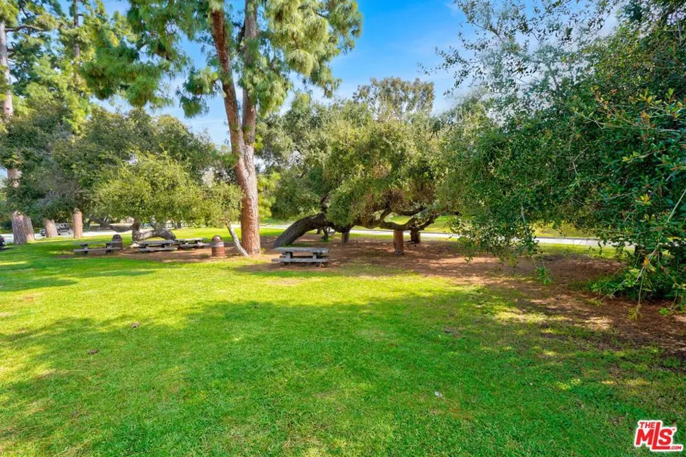 16123 W Sunset Boulevard #202 Pacific Palisades, CA 90272