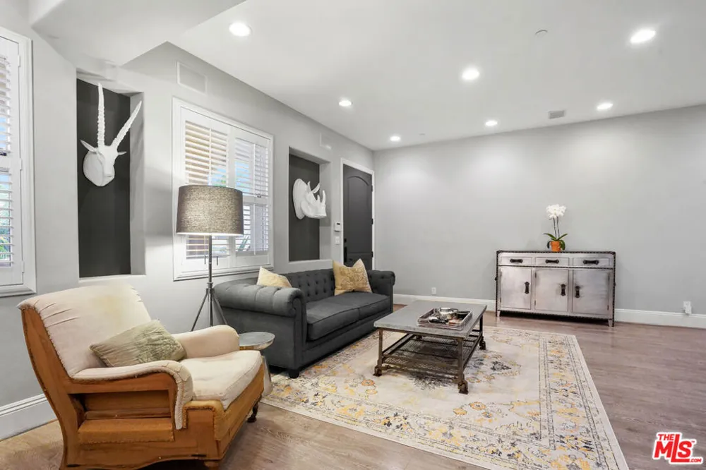 16123 W Sunset Boulevard #202 Pacific Palisades, CA 90272