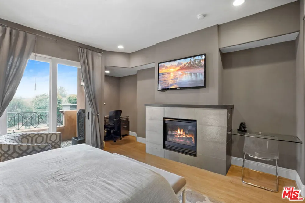 16123 W Sunset Boulevard #202 Pacific Palisades, CA 90272
