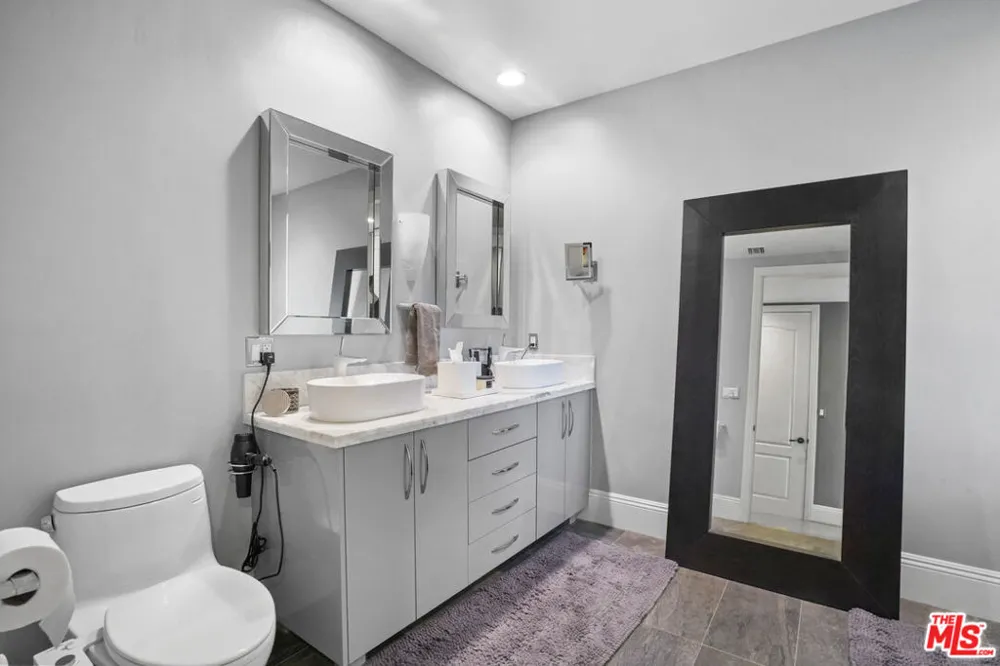 16123 W Sunset Boulevard #202 Pacific Palisades, CA 90272