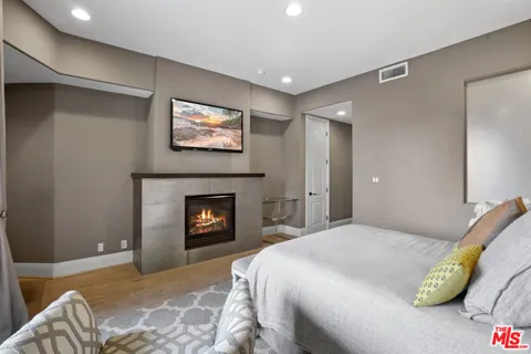 16123 W Sunset Boulevard #202