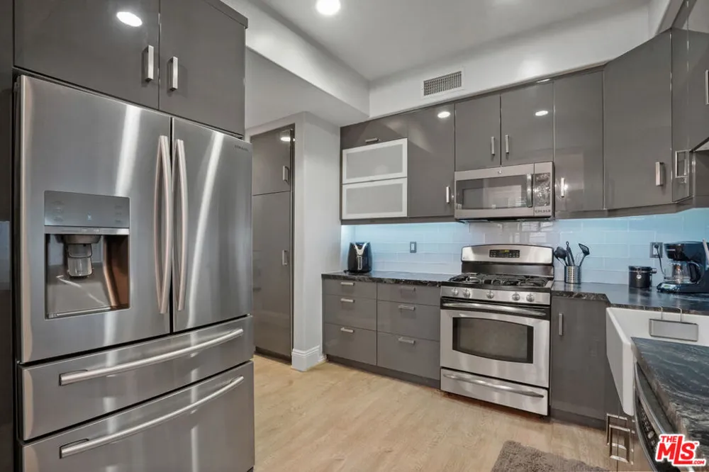 16123 W Sunset Boulevard #202 Pacific Palisades, CA 90272