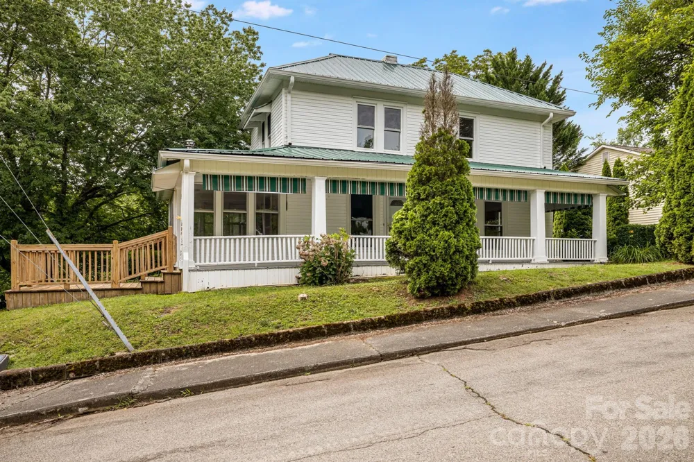 82 Hill Street Hot Springs, NC 28743