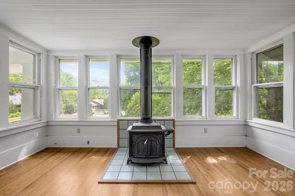 82 Hill Street Hot Springs, NC 28743