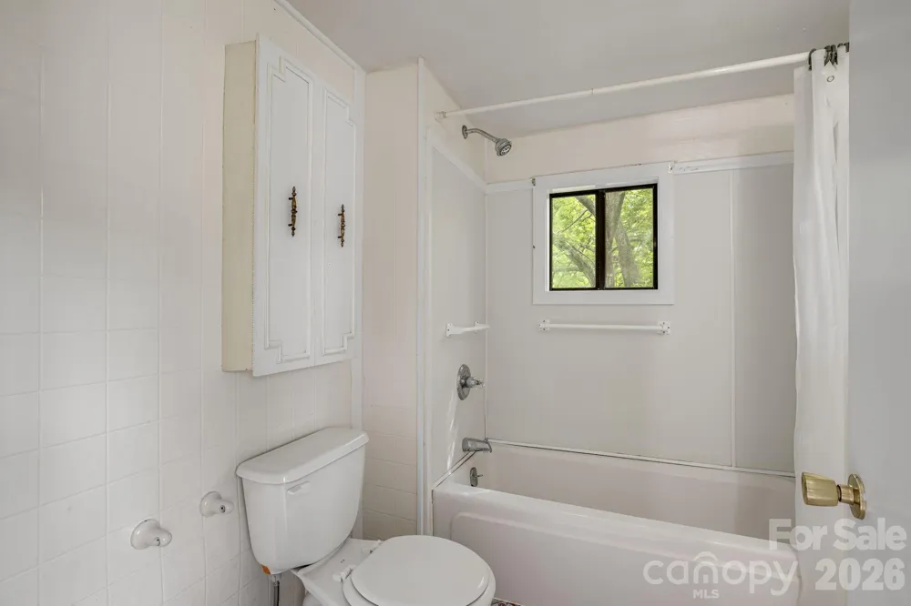 82 Hill Street Hot Springs, NC 28743