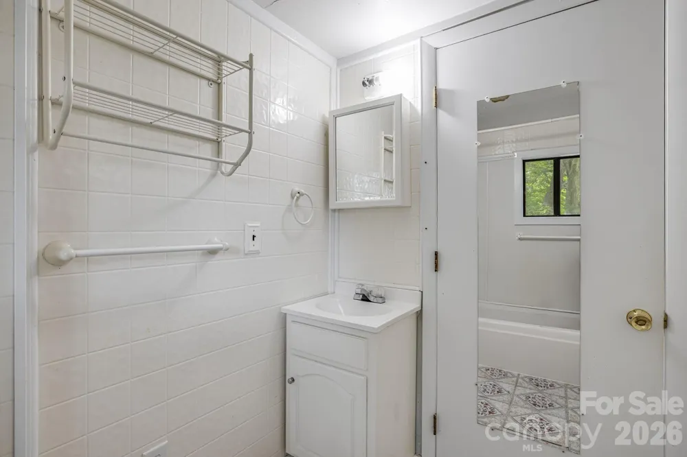 82 Hill Street Hot Springs, NC 28743