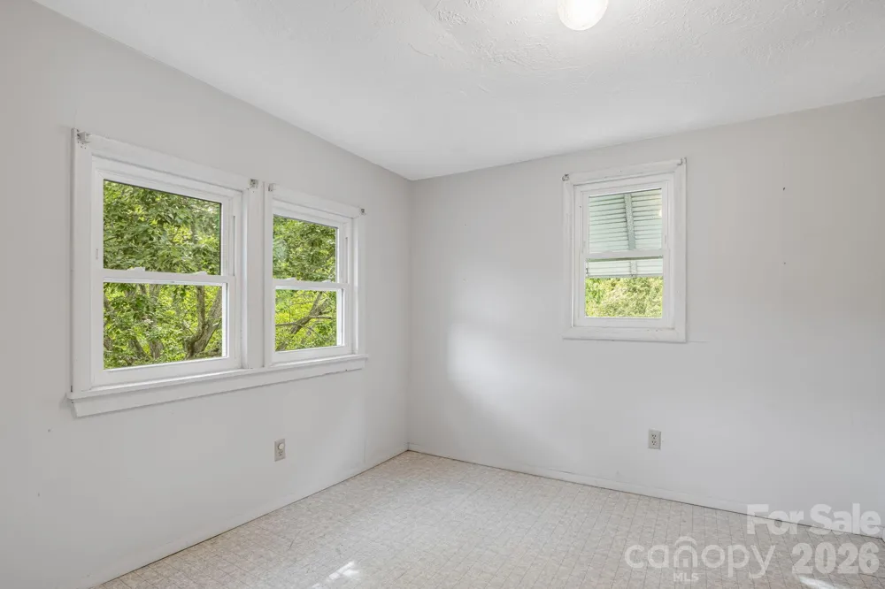 82 Hill Street Hot Springs, NC 28743