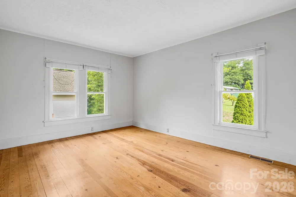 82 Hill Street Hot Springs, NC 28743
