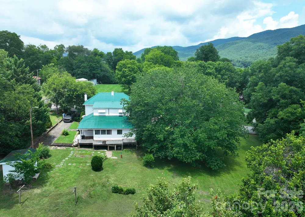 82 Hill Street Hot Springs, NC 28743