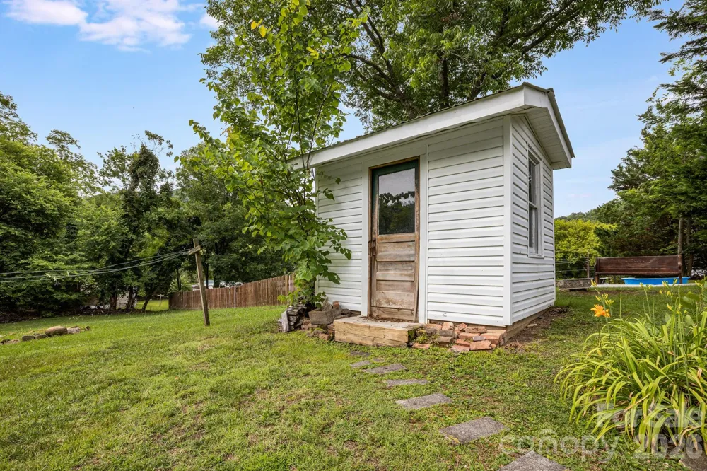 82 Hill Street Hot Springs, NC 28743