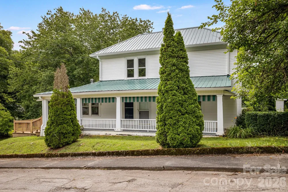 82 Hill Street Hot Springs, NC 28743