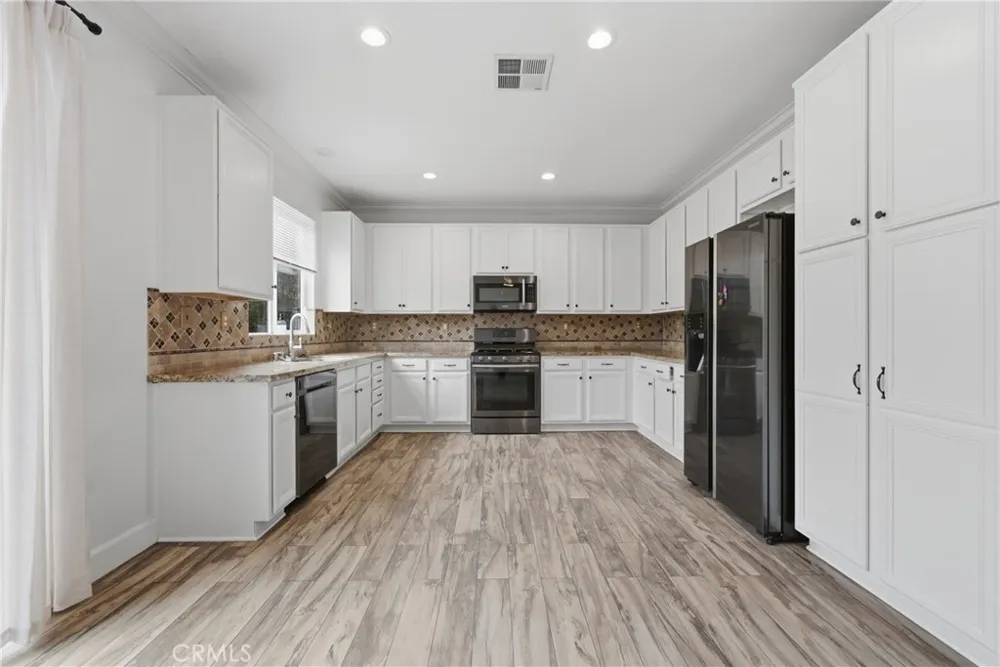 2180 Stonewood Mentone, CA 92359
