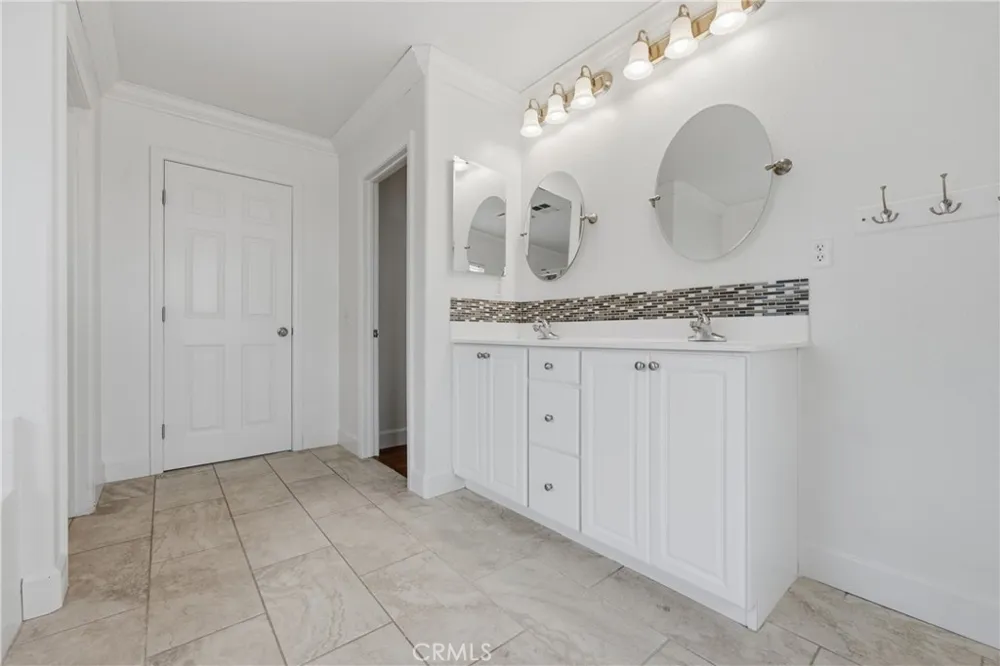2180 Stonewood Mentone, CA 92359