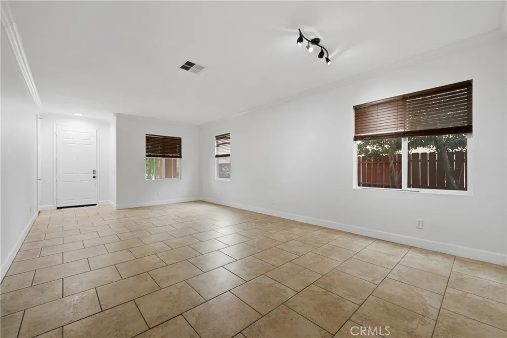 2180 Stonewood Mentone, CA 92359