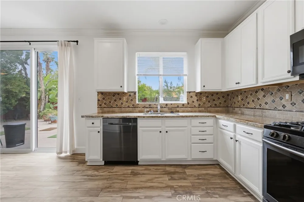 2180 Stonewood Mentone, CA 92359
