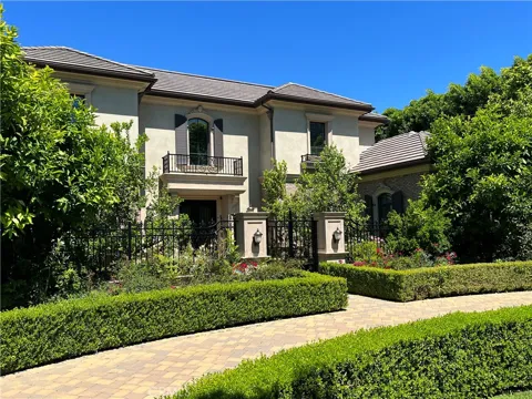 355 W Palm Dr