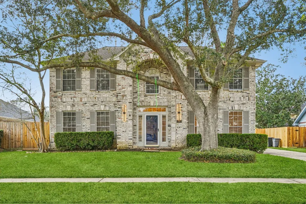 1808 Mission Circle Friendswood, TX 77546