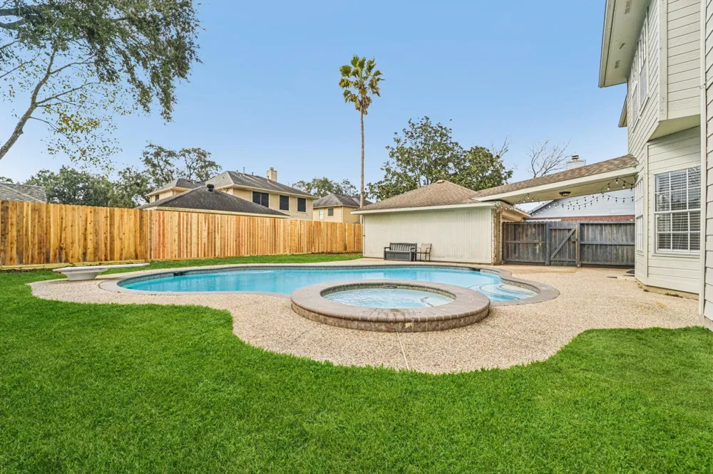 1808 Mission Circle Friendswood, TX 77546