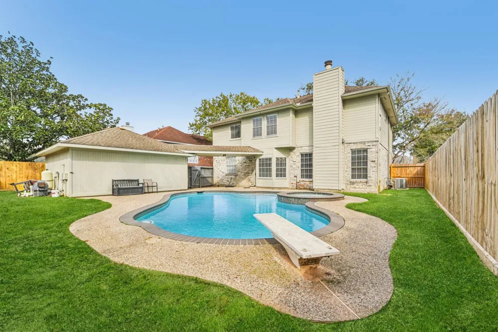 1808 Mission Circle Friendswood, TX 77546